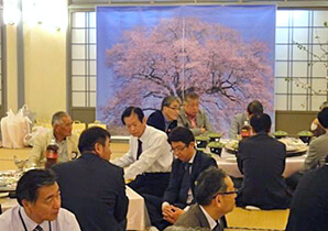 恒例の観桜会様子